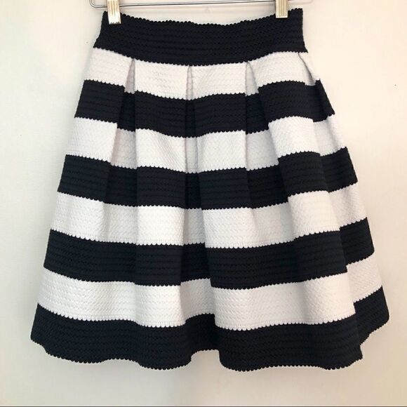Express Dresses & Skirts - NWOT Express XS Black & White Skirt!!